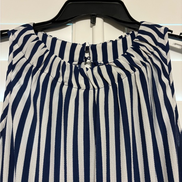 Women’s Dress - Picture 4 of 8